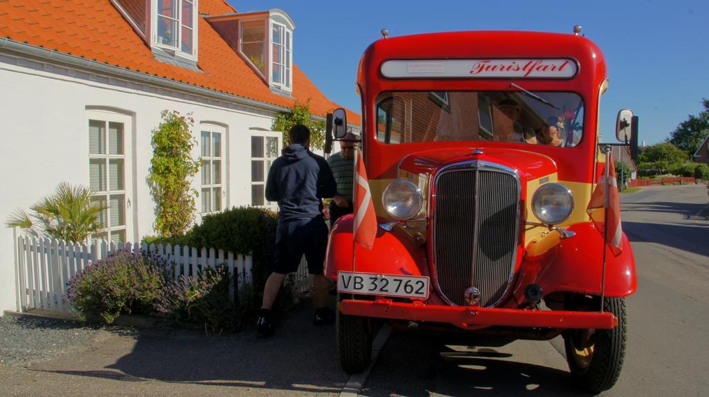 Ballen Badehotel Tranebjerg エクステリア 写真