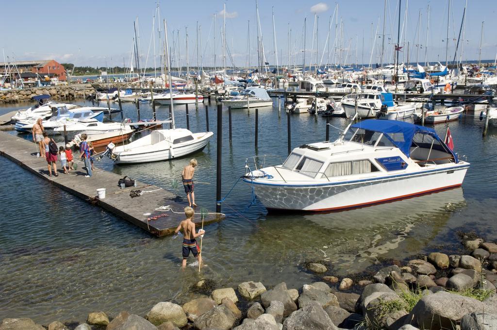 Ballen Badehotel Tranebjerg エクステリア 写真